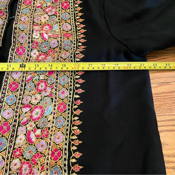 Embroidered Black Jacket with Floral Design
Black, Multicolor. Medium - Picture 6 of 8